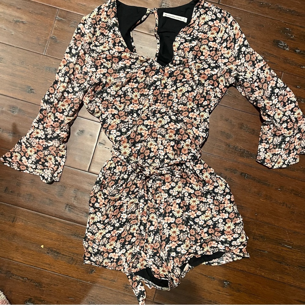 Abercrombie & fitch floral romper size small